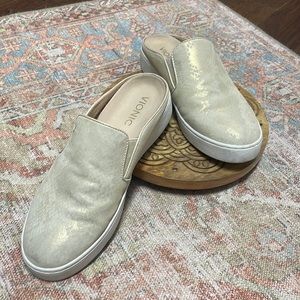 Vionic gold mule, size 6.5